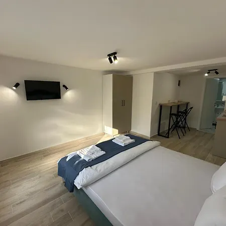 Julia Apartment *